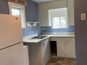 229 N Marlborough Avenue , Dallas Texas 75208