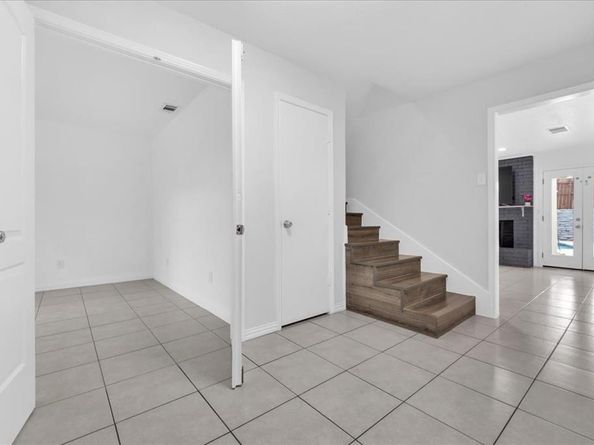 392  Creekwood Drive , Lancaster Texas 75146