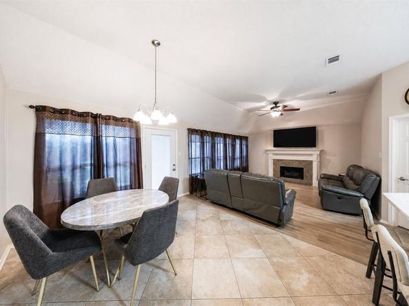 2075  Sunset Lane , Lewisville Texas 75067