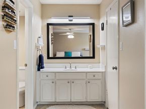 15912  Archwood Lane  1016, Dallas Texas 75248