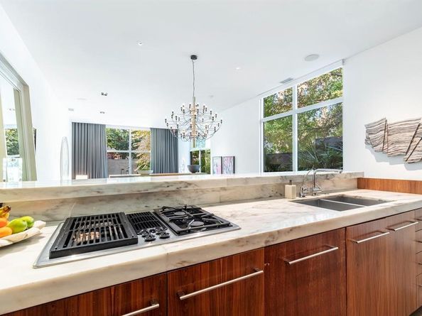2845  Lee Street , Dallas Texas 75206