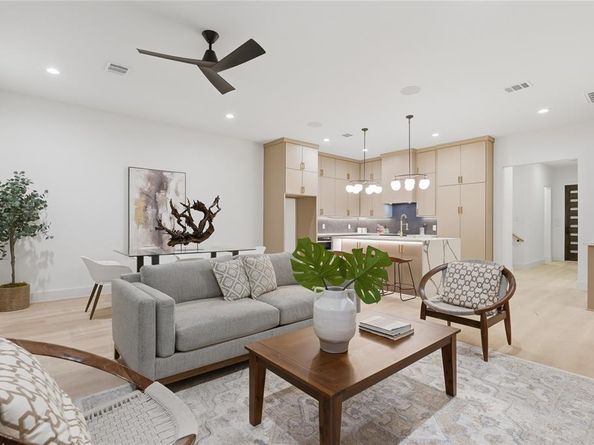 1810  Bickers Street , Dallas Texas 75212