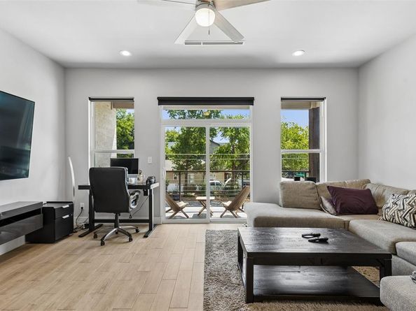 2603  Crossman Avenue , Dallas Texas 75212