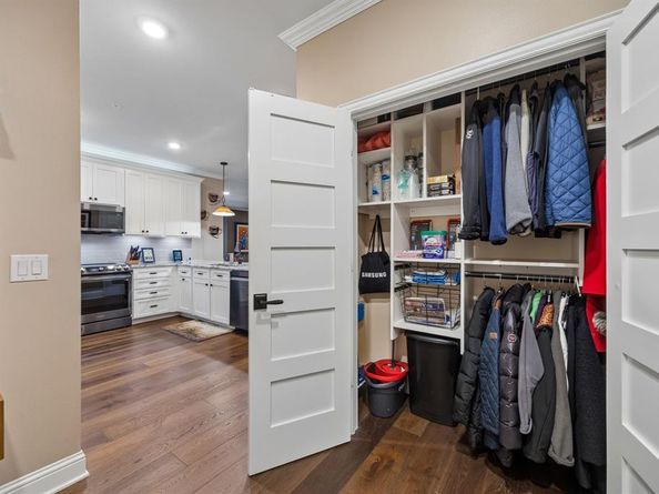 1735  Wittington Place  3207, Farmers Branch Texas 75234