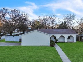 1432  Barron Lane , Fort Worth Texas 76112