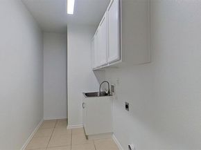 1004  Bridges Drive , Arlington Texas 76012