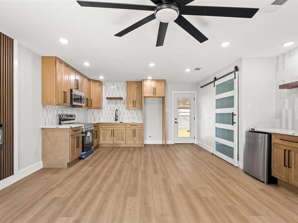 2837  Elsie Faye Heggins Street , Dallas Texas 75215