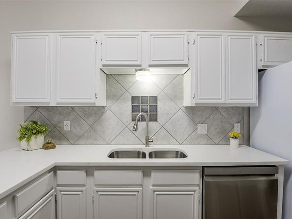 1610  Oxford Drive , Mansfield Texas 76063