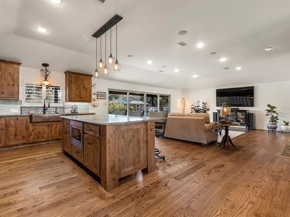 1402  Verano Drive , Dallas Texas 75218