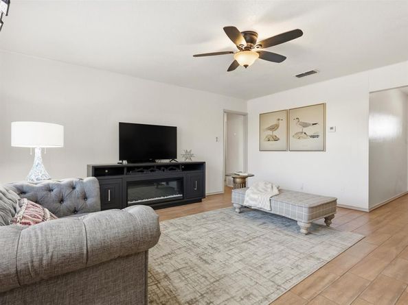 1105  Springdale Road , Bedford Texas 76021