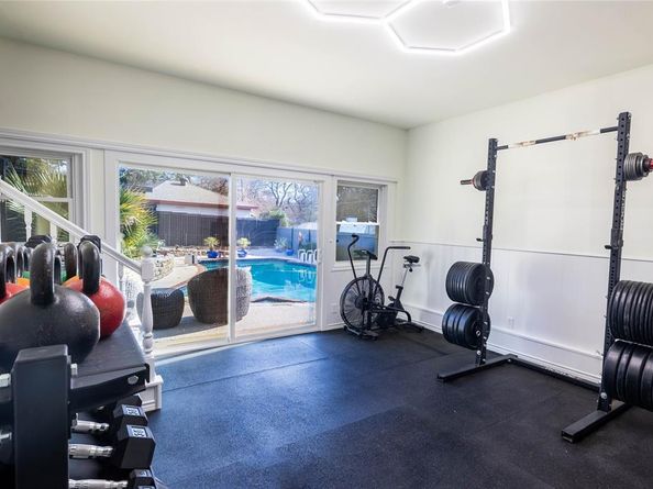 10872  Caprock Circle , Dallas Texas 75218