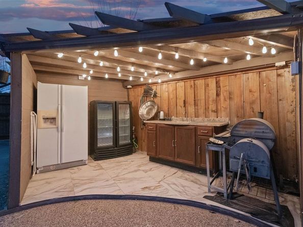 718  Castlewood Drive , Garland Texas 75040