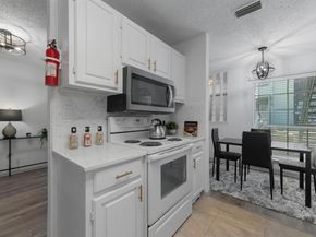 5981  Arapaho Road  305, Dallas Texas 75248