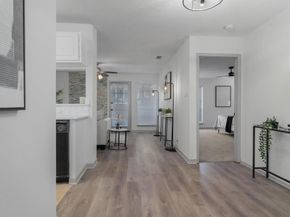 5981  Arapaho Road  305, Dallas Texas 75248