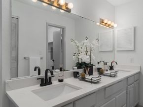 5981  Arapaho Road  305, Dallas Texas 75248