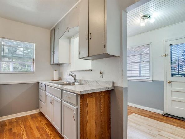 1549  Vermont Avenue , Dallas Texas 75216