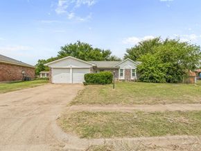 125  Roundtree Drive , Crowley Texas 76036