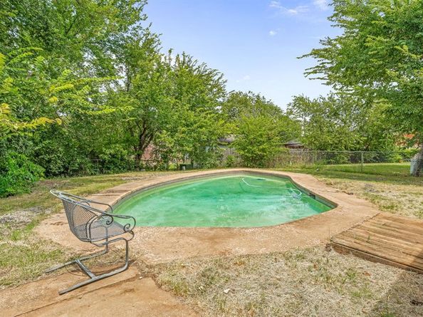 125  Roundtree Drive , Crowley Texas 76036