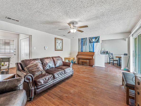 125  Roundtree Drive , Crowley Texas 76036