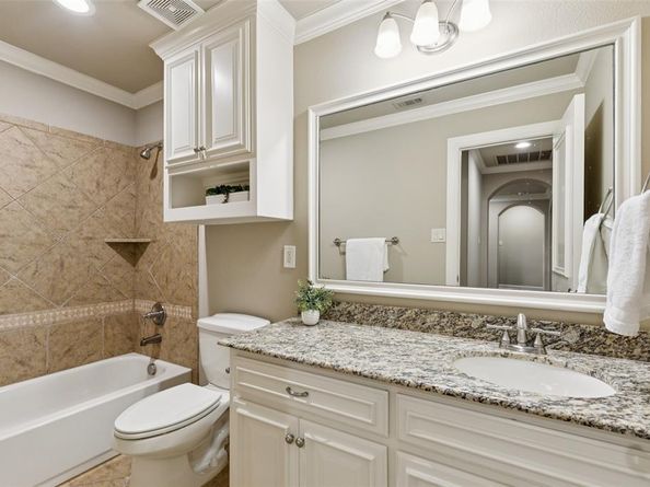 2624  Sir Gawain Lane , Lewisville Texas 75056