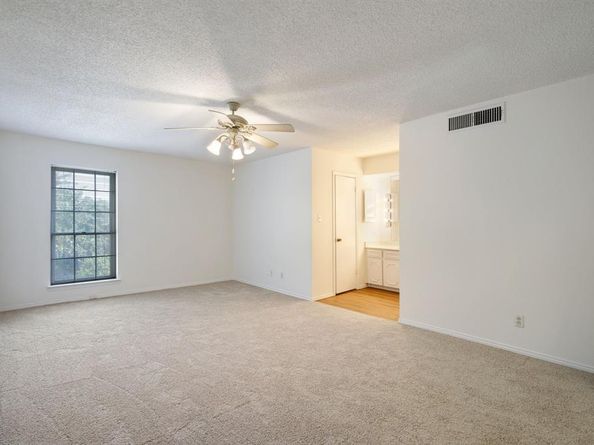 5949  Copperwood Lane  1158, Dallas Texas 75248