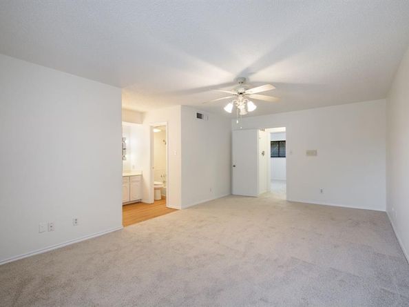 5949  Copperwood Lane  1158, Dallas Texas 75248
