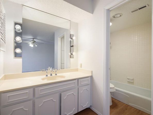 5949  Copperwood Lane  1158, Dallas Texas 75248