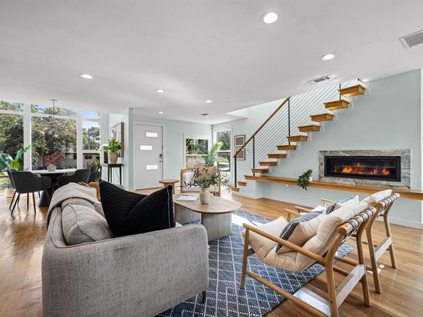 2547  Wentworth Street , Dallas Texas 75211