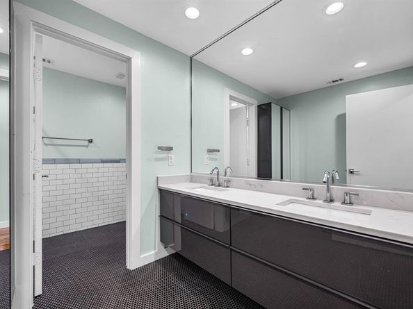 2547  Wentworth Street , Dallas Texas 75211