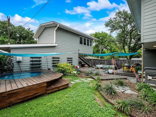 2547  Wentworth Street , Dallas Texas 75211