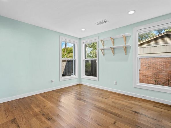 2547  Wentworth Street , Dallas Texas 75211
