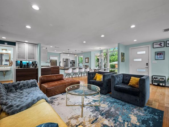 2547  Wentworth Street , Dallas Texas 75211