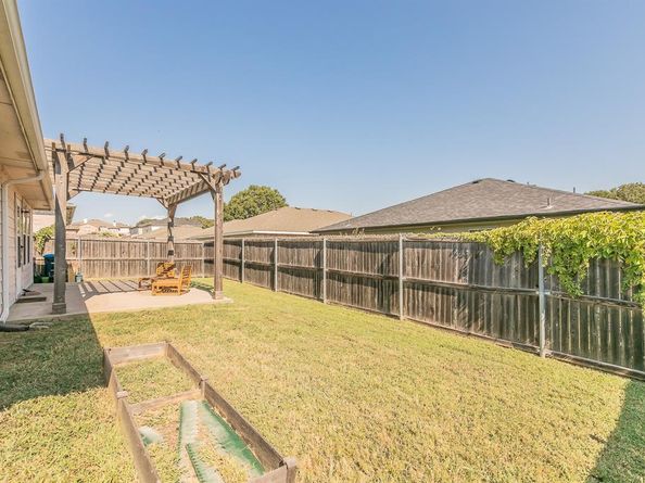 8025  Hidden Oaks Drive , Fort Worth Texas 76120