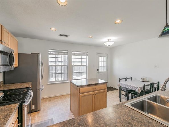 8025  Hidden Oaks Drive , Fort Worth Texas 76120