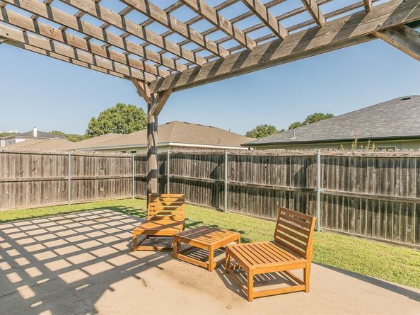 8025  Hidden Oaks Drive , Fort Worth Texas 76120
