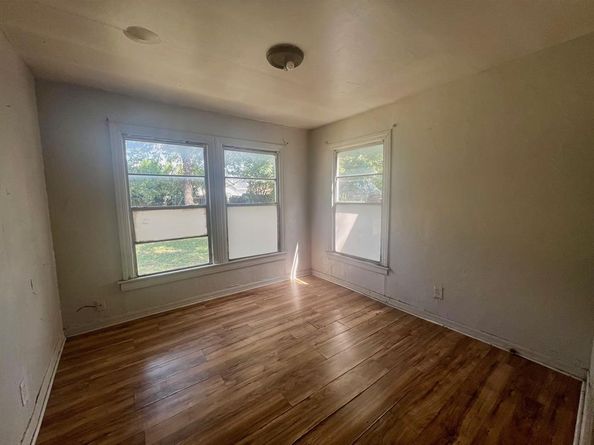 312 N Retta Street , Fort Worth Texas 76111