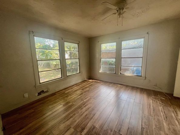 312 N Retta Street , Fort Worth Texas 76111