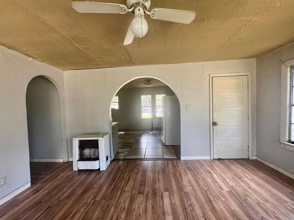 312 N Retta Street , Fort Worth Texas 76111