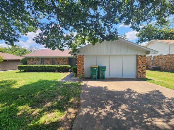 823  Marigold Drive , Cedar Hill Texas 75104