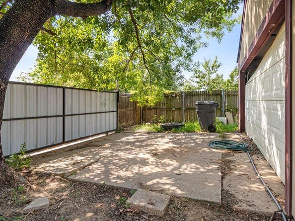 516  Esterine Road , Dallas Texas 75217