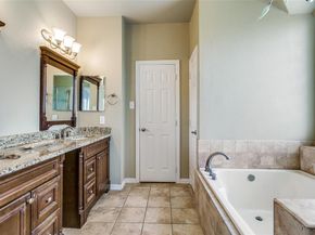 541  Austin Oaks Drive , Grapevine Texas 76051