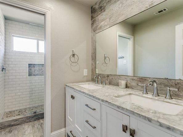 541  Austin Oaks Drive , Grapevine Texas 76051
