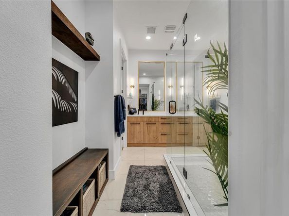 4208  Live Oak Street  104, Dallas Texas 75204