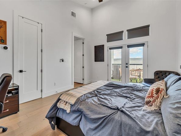 4208  Live Oak Street  104, Dallas Texas 75204