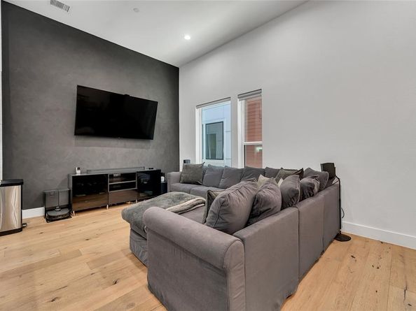 4208  Live Oak Street  104, Dallas Texas 75204