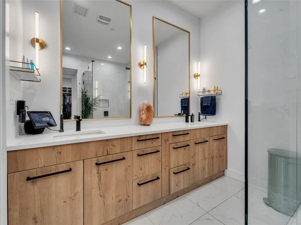 4208  Live Oak Street  104, Dallas Texas 75204