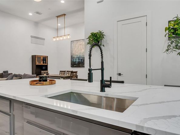 4208  Live Oak Street  104, Dallas Texas 75204