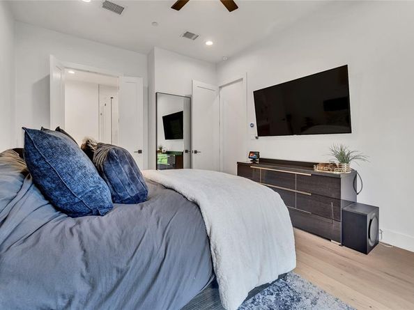 4208  Live Oak Street  104, Dallas Texas 75204