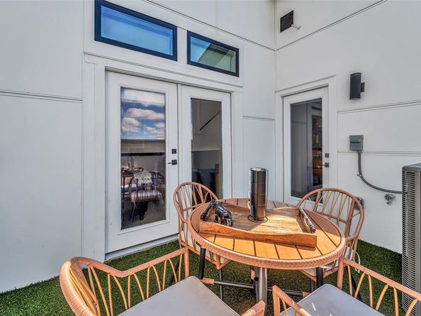 4208  Live Oak Street  104, Dallas Texas 75204