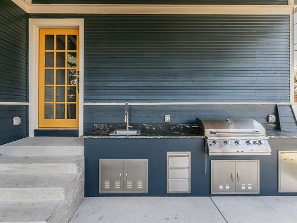 1140  Cedar Hill Avenue , Dallas Texas 75208